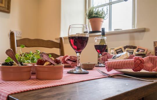 Ty Ucha'r Ffordd Dining 