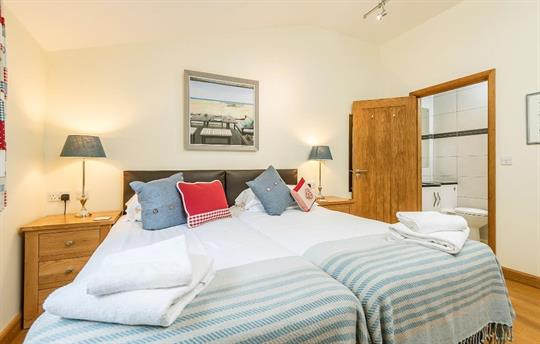 Wallops Wood Cottage Hedgehunter  b